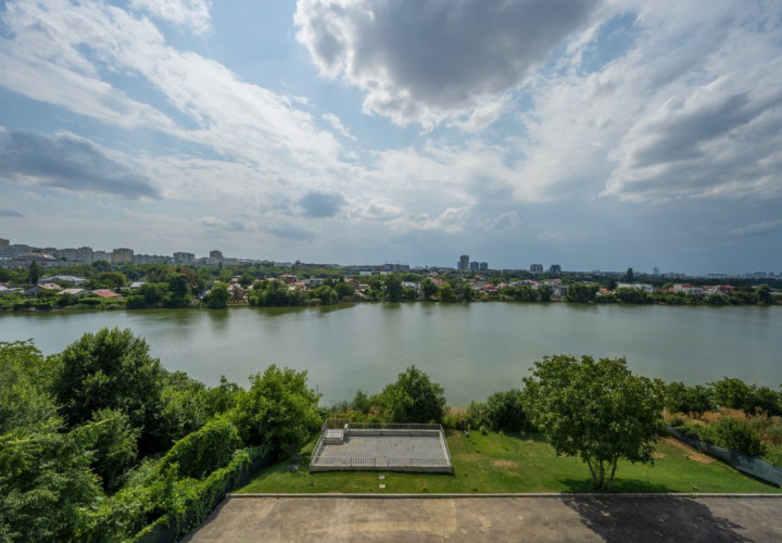 APARTAMENT CU TERASA GENEROASA SI VEDERE UNICA CATRE LAC