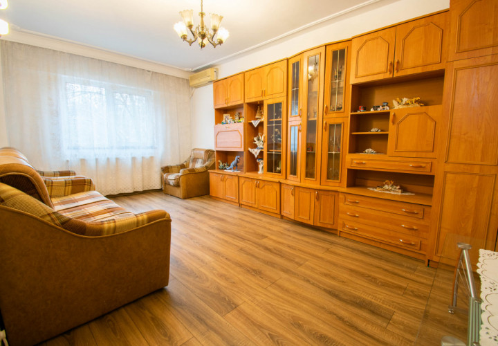 Stefanestii de Jos, 3 camere 70 mp,2 bai,centrala proprie,etaj 1/2,Comision 0%