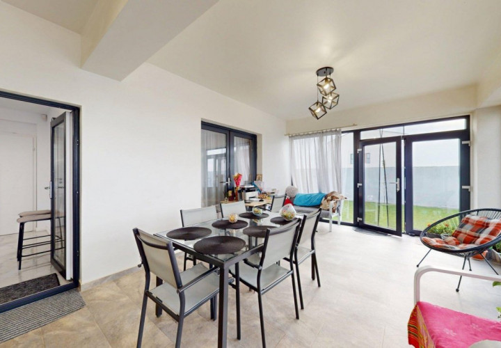 De Vănzare -Vilă Confortabilă, Luminoasă cu Teren Generos -Popesti Leordeni