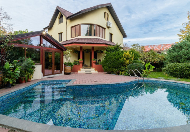 Vilă individuală cu piscină,  garaj dublu • teren 766 mp • Popești-Leordeni