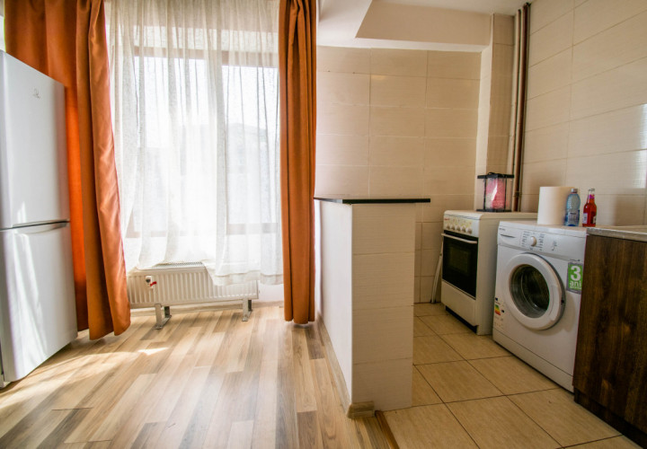 Auchan-Vitan Garsoniera 30 mp,mobilata,etaj 8/10