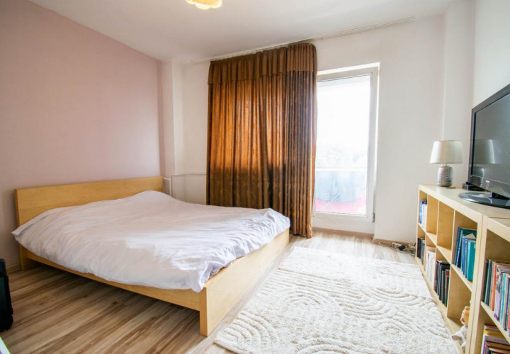 Apartament generos cu 2 camere,67 mp,decomandat,bloc 2001,zona Calea Calarasilor