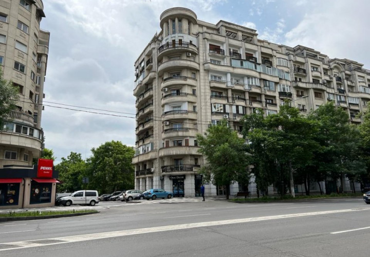 Garsoniera in  Decebal - Alba Iulia, cu vedere stradala 