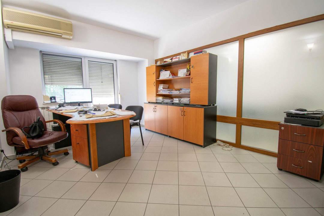 Bdul Libertatii 4 camere,etaj 1,Ideal cabinet de avocatura-notariat