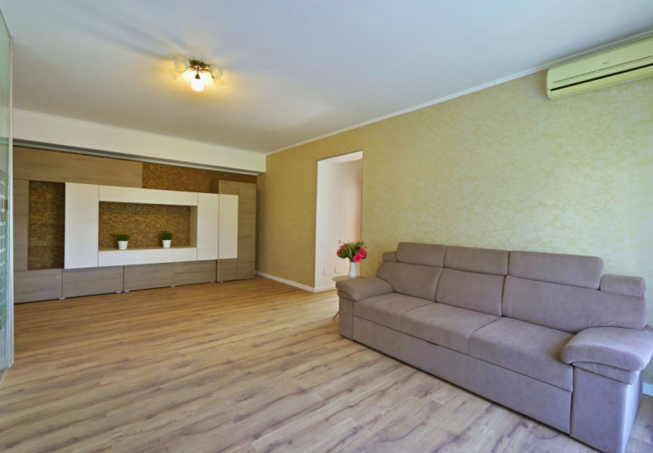 Vanzare apartament 3 camere + 2 locuri parcare Vitan Mall