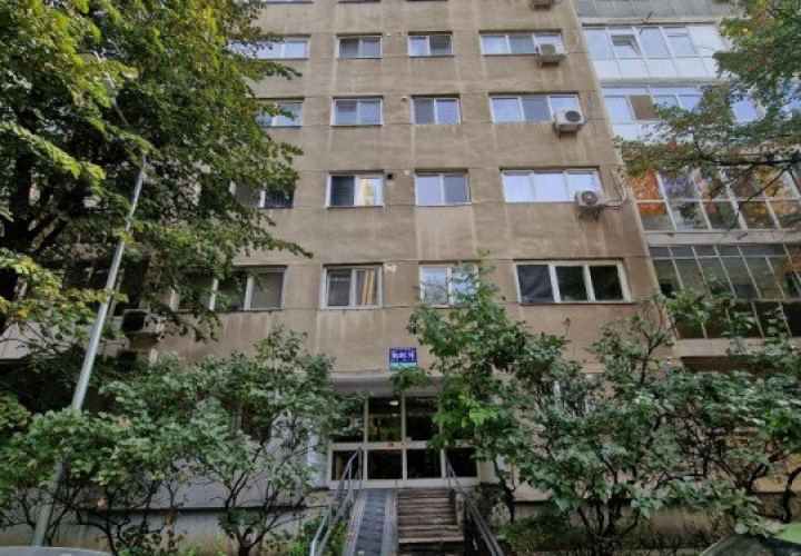 De Vanzare! Apartament cu 4 camere vis-a-vis de parcul Tineretului